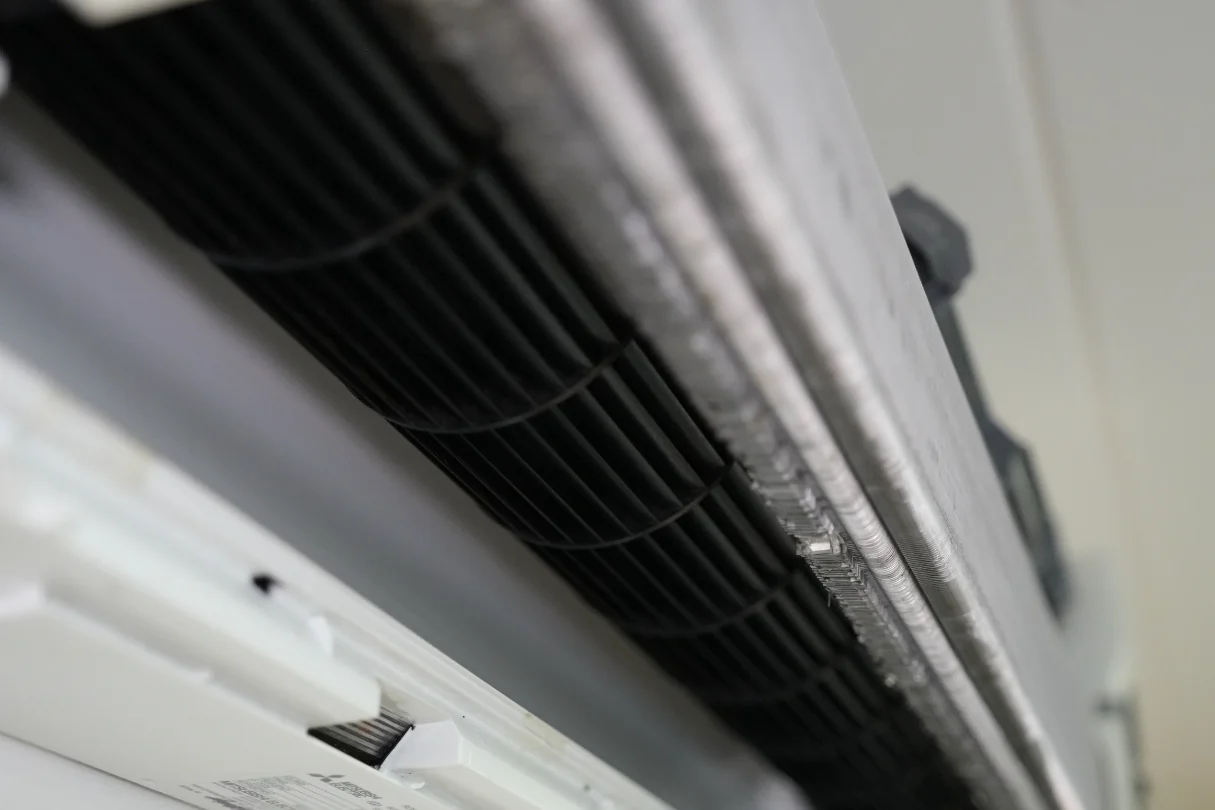 Ilmalämpöpumppu huoltopesun jälkeen